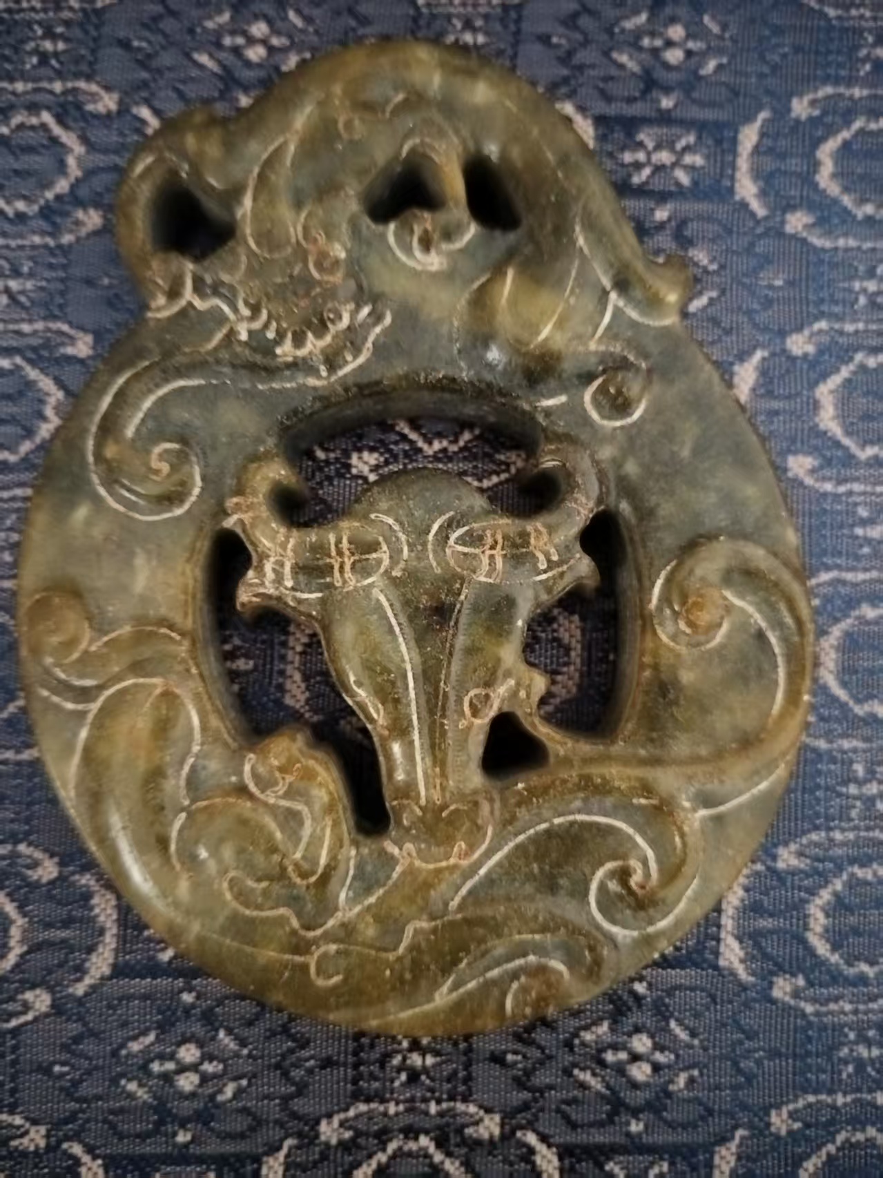 【V】瑞兽牛头玉佩-资源网