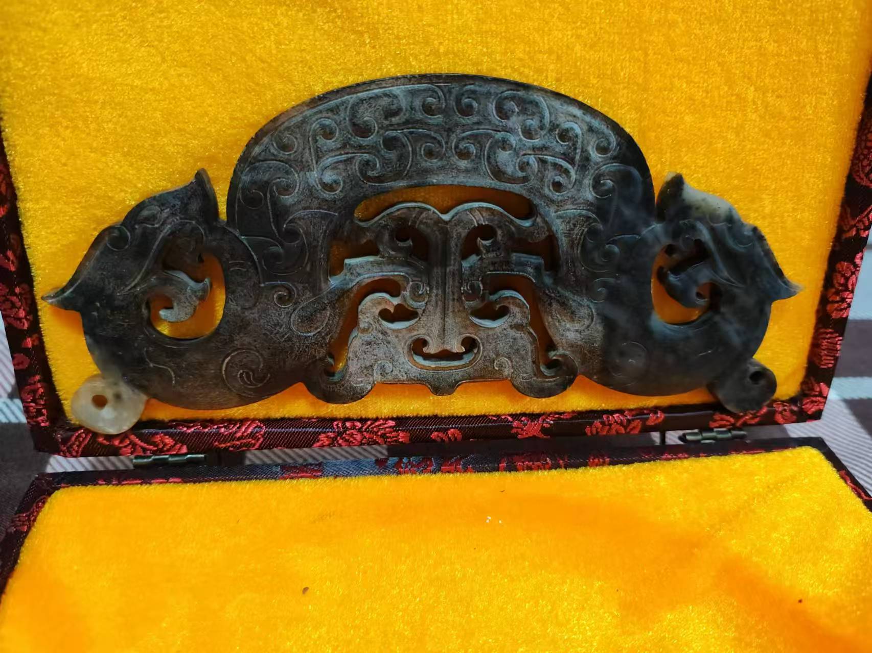 【V】三龙镂空高古玉摆件